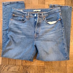 Levi's Wedgie Straight Button close fly size 30 medium wash